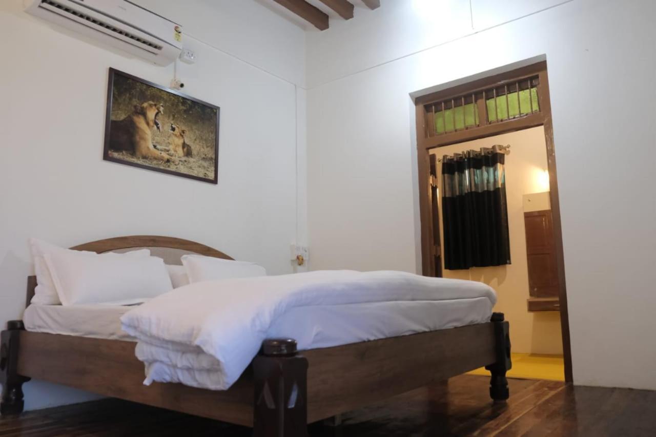 Hotel Ashirwad Junagadh Exterior photo