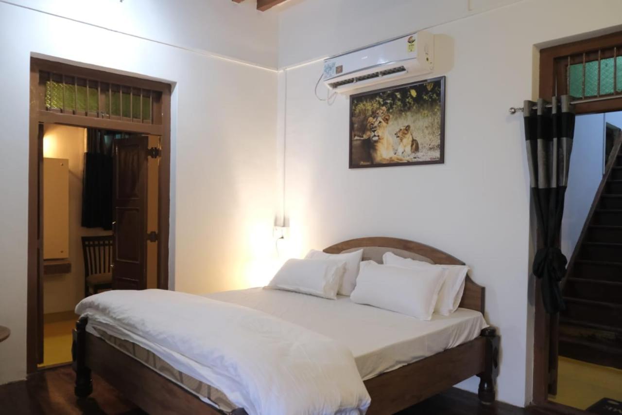 Hotel Ashirwad Junagadh Exterior photo